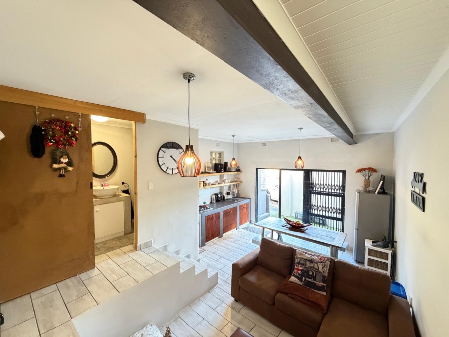 6 Bedroom Property for Sale in Vredehoek Western Cape